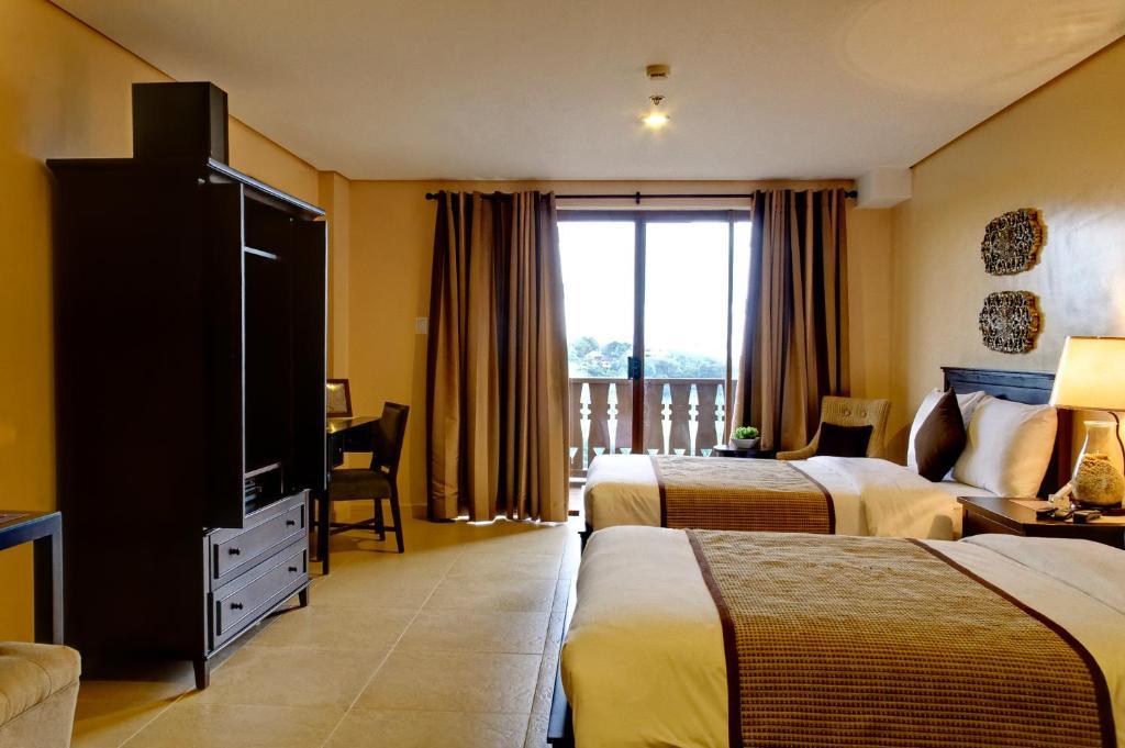 Crosswinds Resort Suites Тагайтай Экстерьер фото