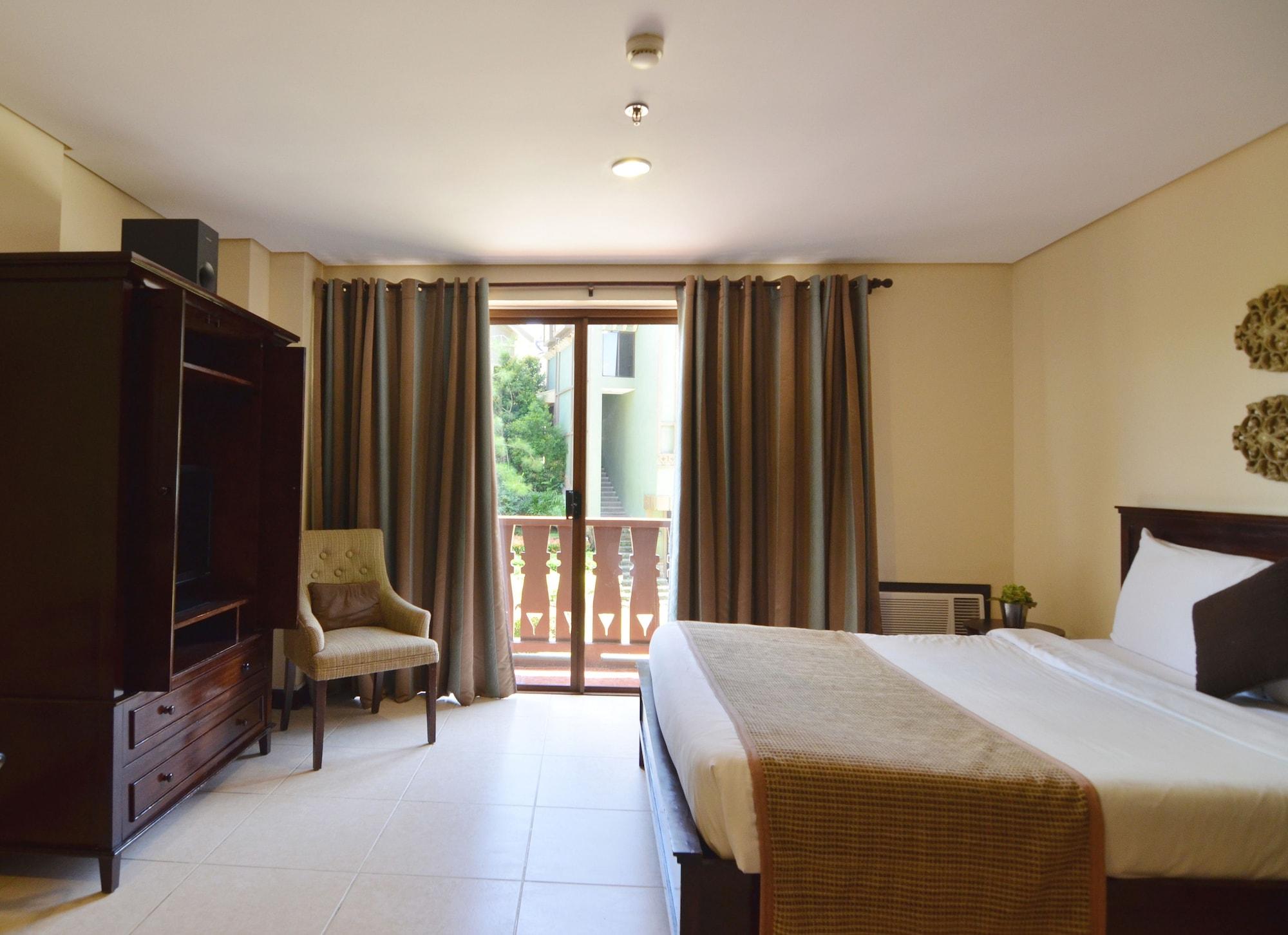 Crosswinds Resort Suites Тагайтай Экстерьер фото