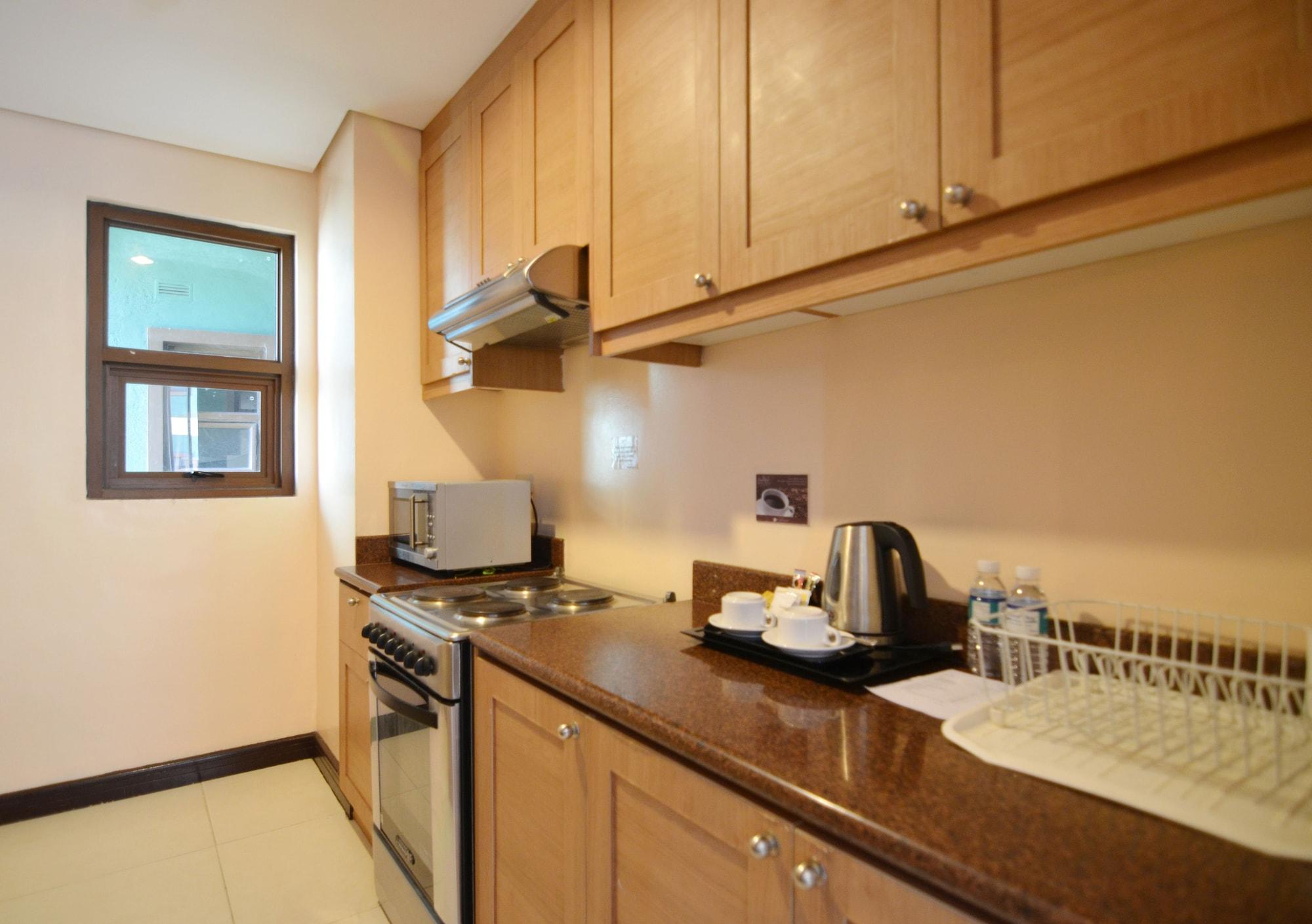 Crosswinds Resort Suites Тагайтай Экстерьер фото