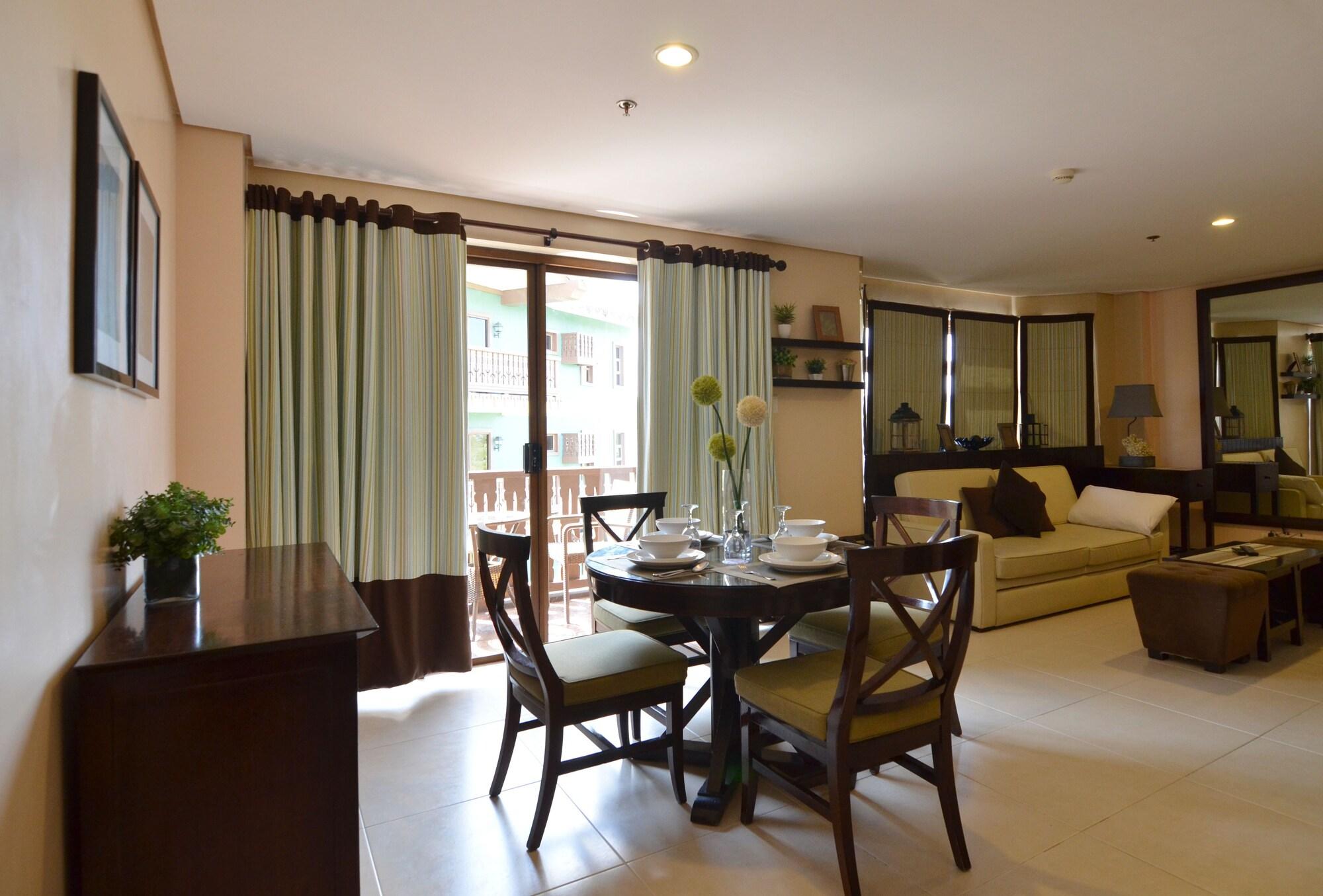 Crosswinds Resort Suites Тагайтай Экстерьер фото