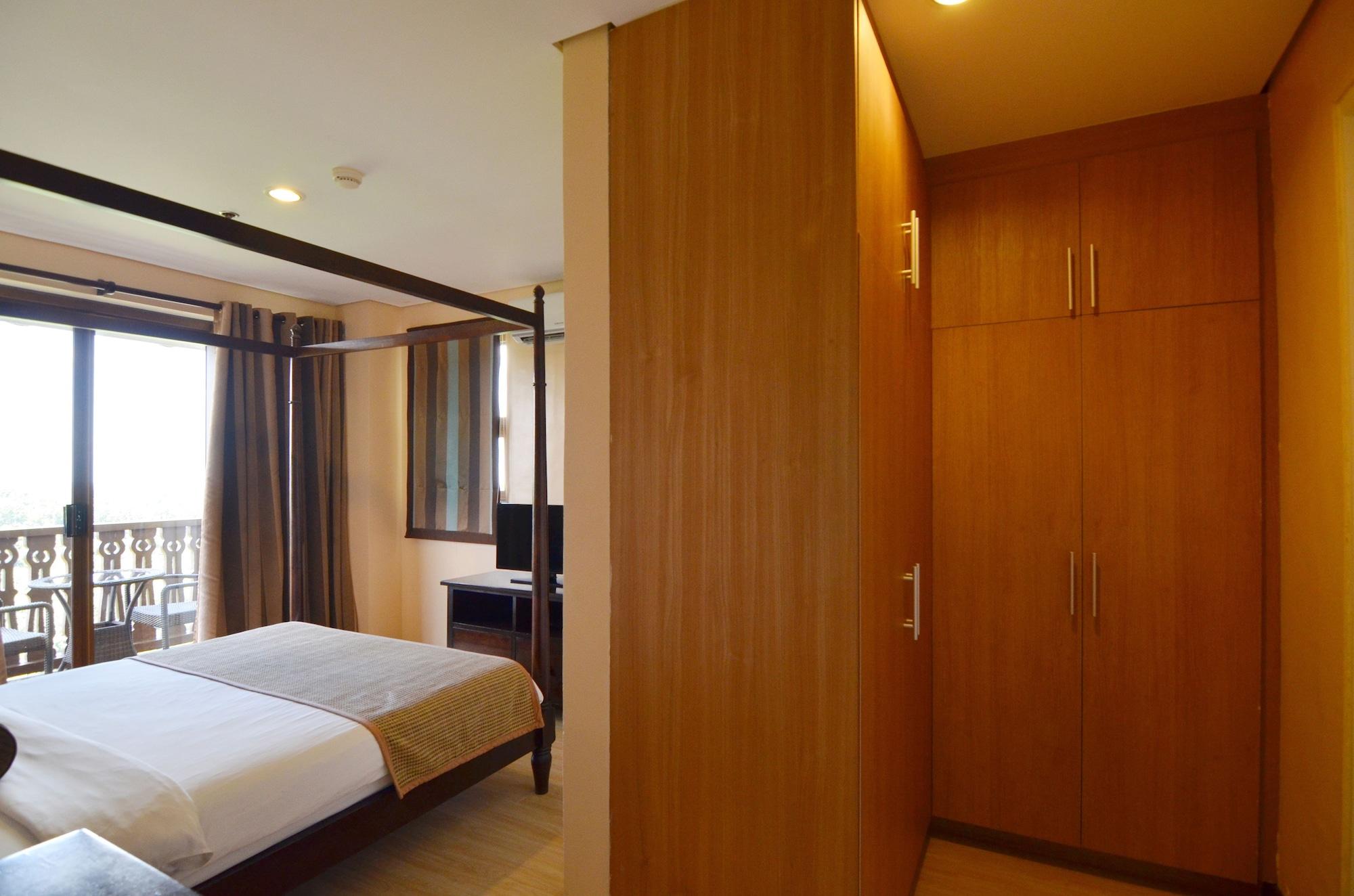 Crosswinds Resort Suites Тагайтай Экстерьер фото
