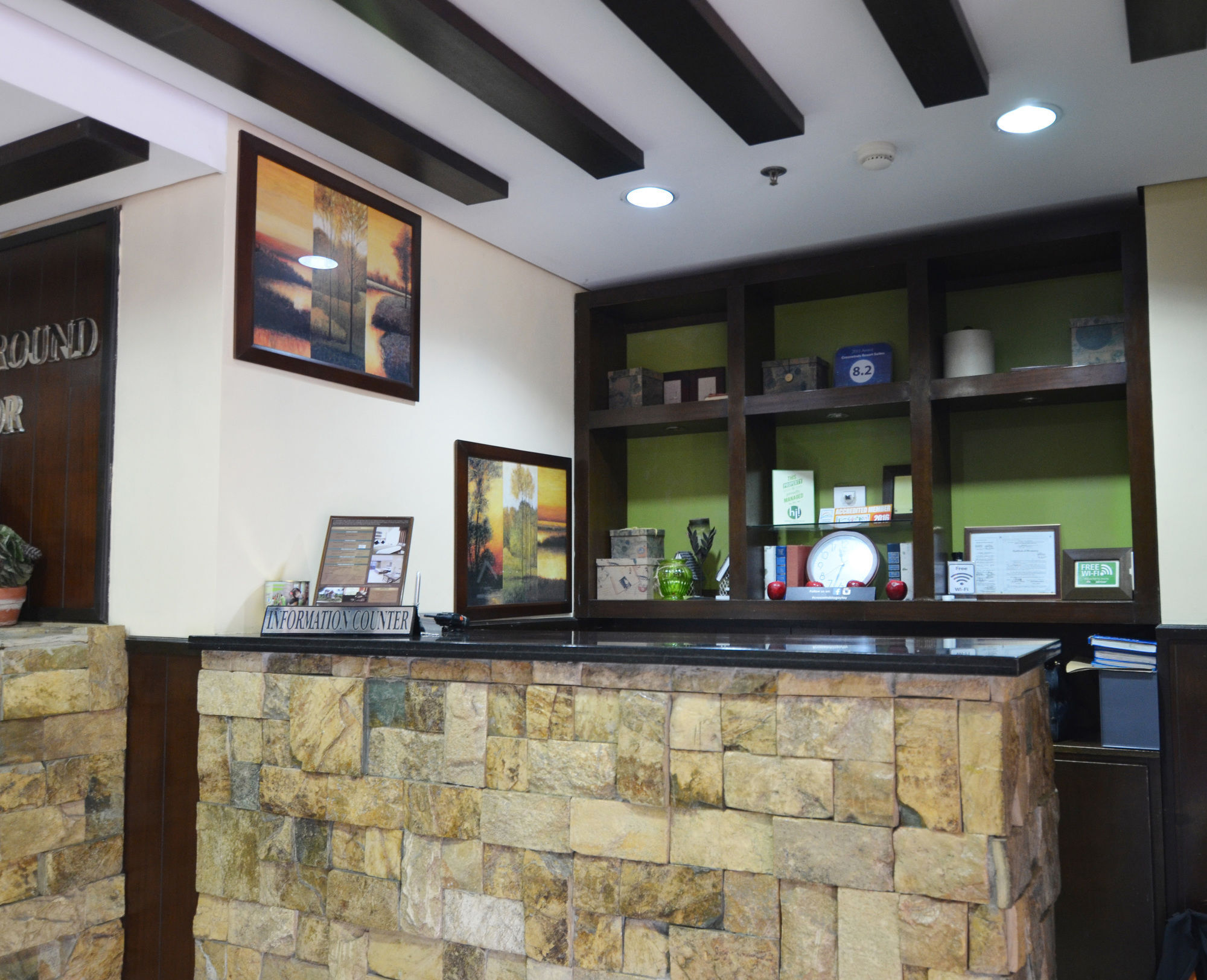 Crosswinds Resort Suites Тагайтай Экстерьер фото